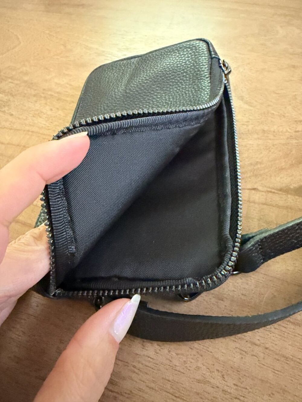 Bandolier Pebble Leather Expanded Zip Pouch Black - Picture 5 of 5